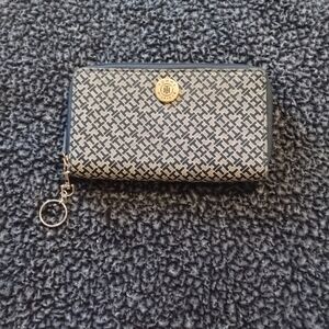 Tommy Hilfiger Full Zip  Around Wallet NWT